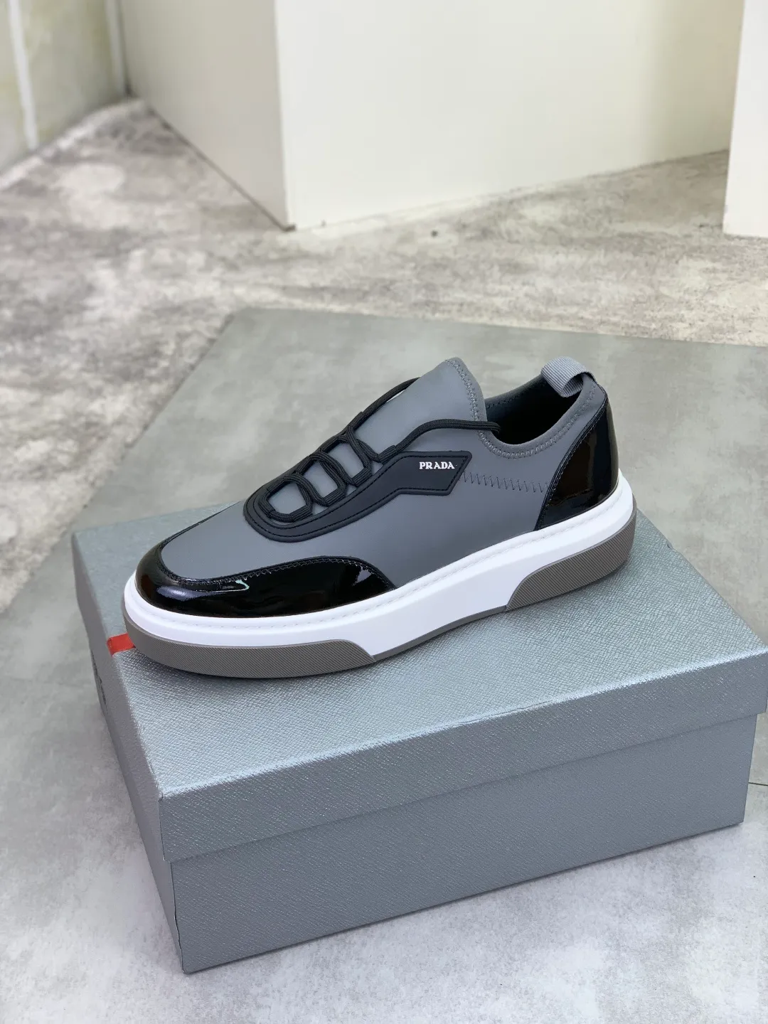 Men's men's shoes 💰P542💰 [New style] popular models are on the official website, 🆘 The trendy brand (Prada) mainly promotes popular models, avant-garde and versatile fashionable men's shoes private version mold opening, cowhide surface splicing 1:1.. Fashionable and simple, original imported cowhide lining cowhide feet; the atmosphere and personality are more fashionable, eye-catching and pursuing class. It will subvert the old idea and be a must-have for fashionistas with you! Must keep it! Tall and comfortable, large and low, high-end quality workmanship. Size: 38-44 3️⃣colors available.